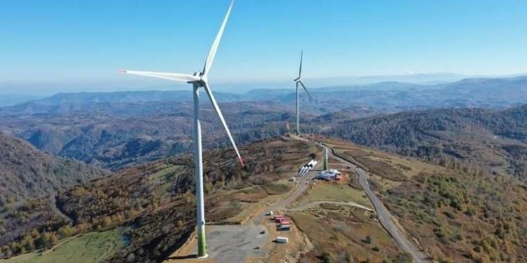 Yenilenebilir enerji gelecek yıl dünyanın en büyük elektrik üretim kaynağı olabilir