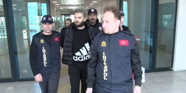 Cilo buzullarında kaybolan iki kişiden birinin cansız bedenine ulaşıldı!