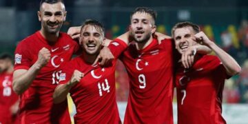 Adı Beşiktaş ile anılıyordu: Halil Dervişoğlu Galatasaray'a imza attı!