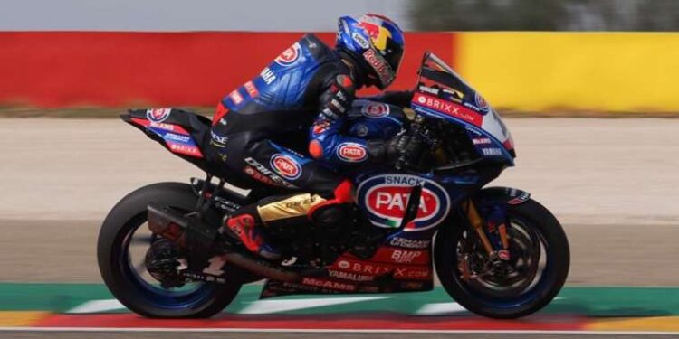 Uykudan uyandırılan genç, evinin kapısında öldürüldü