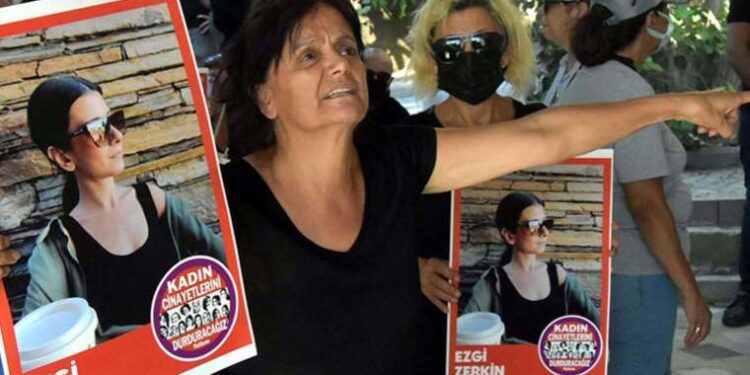 Öldürüldükten 10 ay sonra katili eşinden boşandı