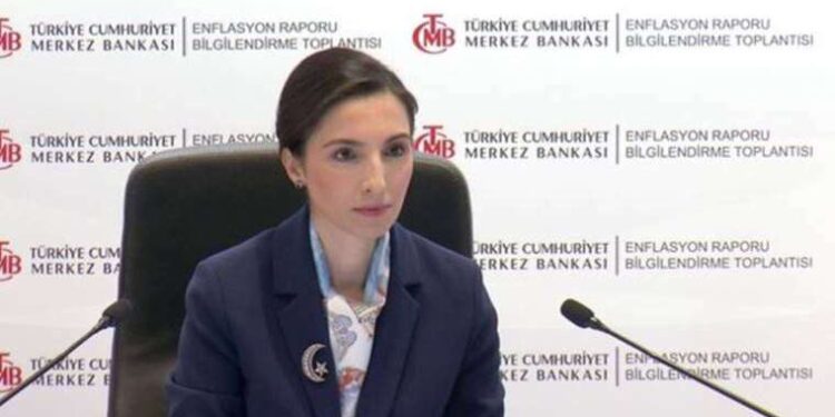 Son Dakika: Yılın 3'üncü enflasyon raporu açıklandı: Yıl sonu enflasyon tahminini yüzde 58'e çıkarıldı