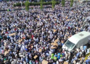 Menzil cemaati 'şeyh' Abdülbaki Erol'un cenazesini gövde gösterisine dönüştürdü!