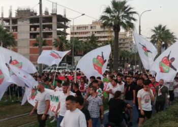 Karşıyaka taraftarı şirketleşmeye karşı yürüdü