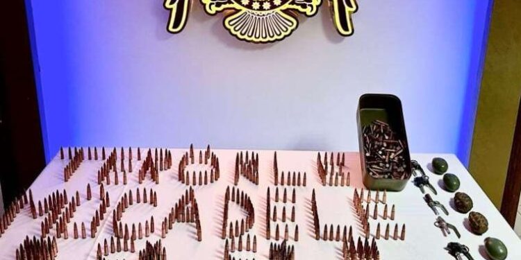 Araçlarında el bombası bulundu... 2 IŞİD şüphelisi gözaltına alındı!