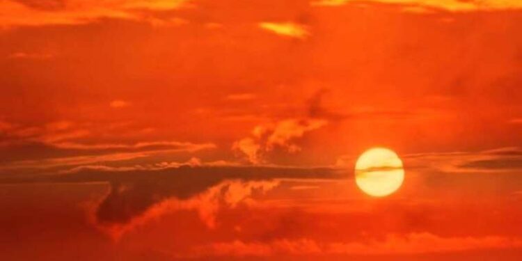 Sıcak çarpması ciddi rahatsızlıkları da beraberinde getiriyor