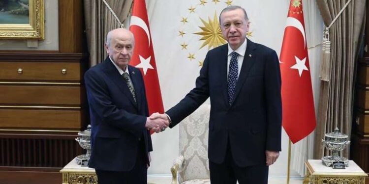 Son dakika... Erdoğan ve Bahçeli Saray'da görüşecek!