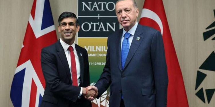 THY uçağı rahatsızlanan yolcu nedeniyle Bakü’ye zorunlu iniş yaptı