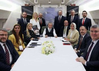 Borsa günün ilk yarısında rekor seviyeyi gördü