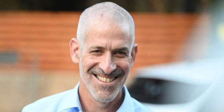 Rodos’tan tahliye edilenler Marmaris’e getirildi