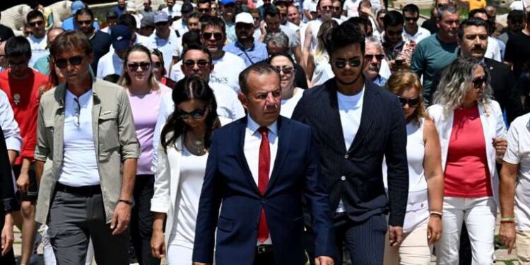 'Adalet ve değişim' yürüyüşünün son günü: Tanju Özcan Anıtkabir'i ziyaret etti!