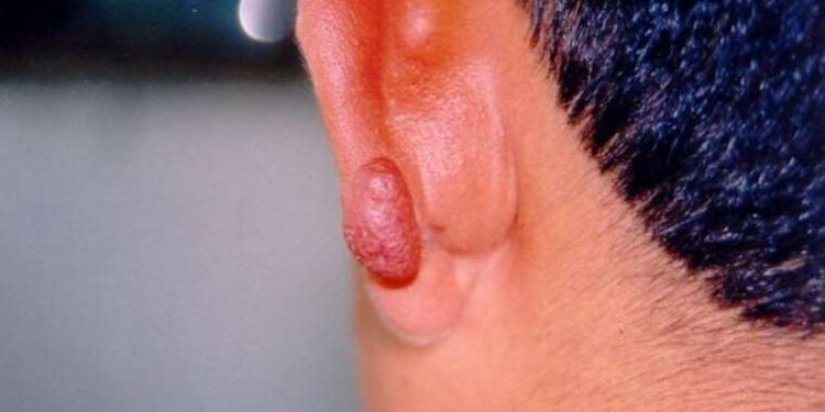 Mehmet Akif Ersoy ile THY Basın Müşaviri Yahya Üstün arasında ‘uçağa geç kalma’ tartışması