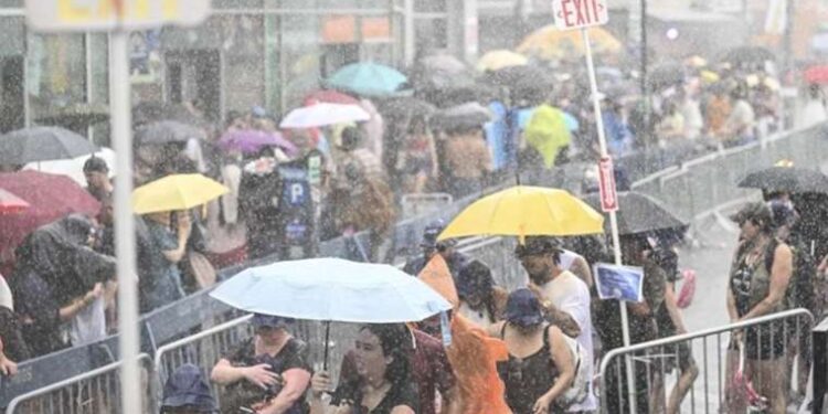 New York'ta meydana gelen sellerde 1 kişi öldü