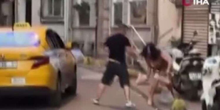 Biden, donanmanın başına ilk defa bir kadın kumandan atadı