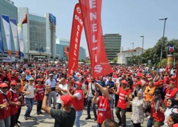 İstanbul'da GENEL-İŞ Sendikası üyelerinden iş bırakma eylemi