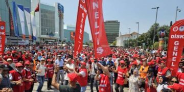 İstanbul'da GENEL-İŞ Sendikası üyelerinden iş bırakma eylemi