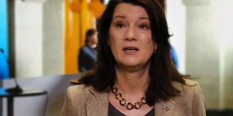 Ukrainian president visits strategic Zmiinyi Island in Black Sea