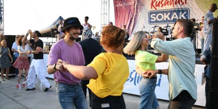 Kuşadası Sokak Festivali kapılarını açıyor