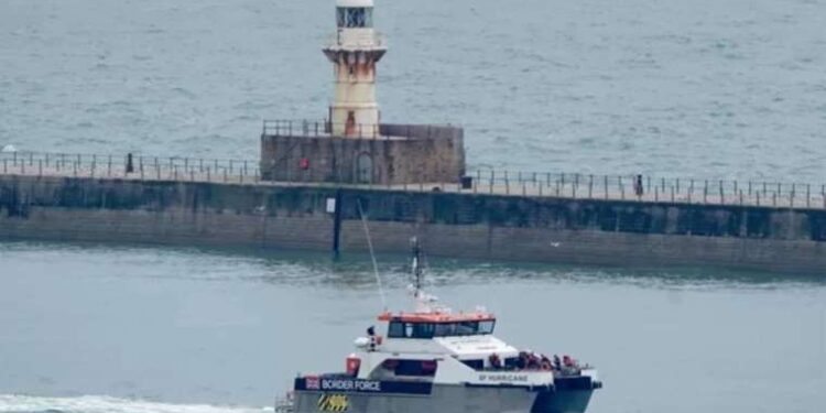 Telegraph: İngiltere, Türkiye'den gelen düzensiz göçmenleri hızla sınır dışı etmek için özel anlaşma arayışında