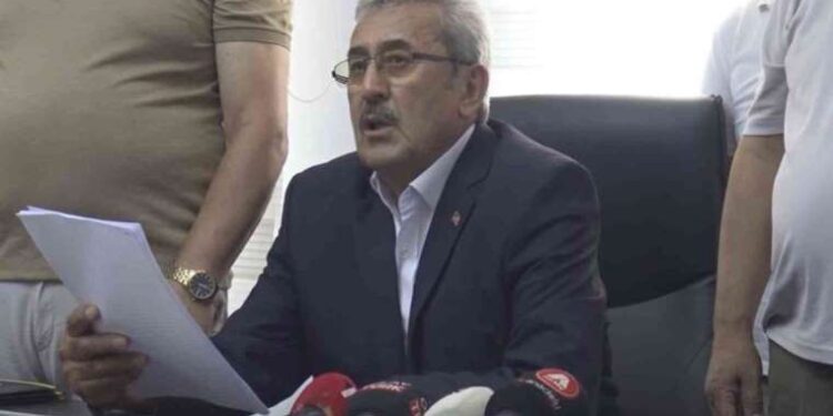Kayseri’de CHP’li 9 meclis üyesi istifa etti