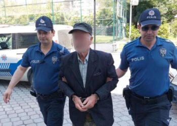 Samsun'da 81 yaşındaki şahıs iki komşusunu bıçakla yaraladı