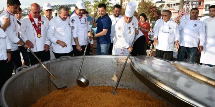 Kuşadası Sokak Festivali’nin geliri depremzedelere gidecek