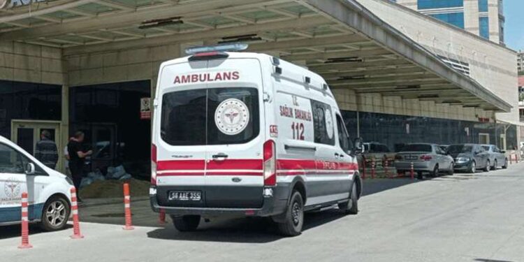 3 yaşındaki çocuk ikinci kattan düştü