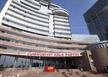 CHP, 147 ve 149 numaralı Cumhurbaşkanlığı kararnamelerinin iptali için AYM'ye başvurdu