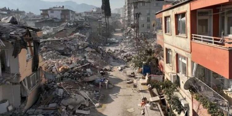 Hatay Arsuz’da sahil suyu halkın sağlığını tehdit ediyor... CHP’li Kara: 'Valilik açıklama yapmalı'