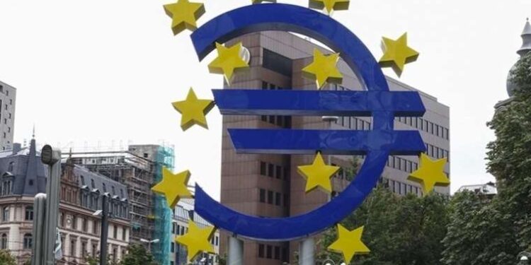 Ekonomistler ECBden bir faiz artışı daha bekliyor