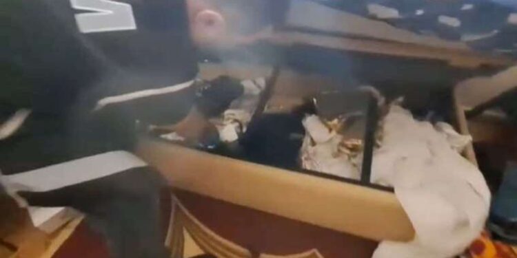 Kendisini polis olarak tanıttığı kız çocuğuna cinsel istismarda bulunmuştu: 26 yıl 3 ay hapis cezası