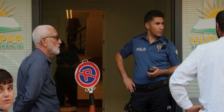 Son dakika... HÜDA PAR il sekreterini öldürüp, il başkanını ağır yaralayan şüpheli tutuklandı