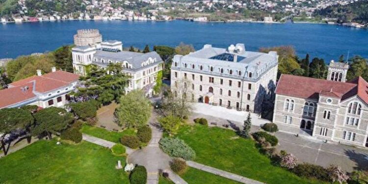 Boğaziçi yönetimi mahkeme kararını tanımıyor