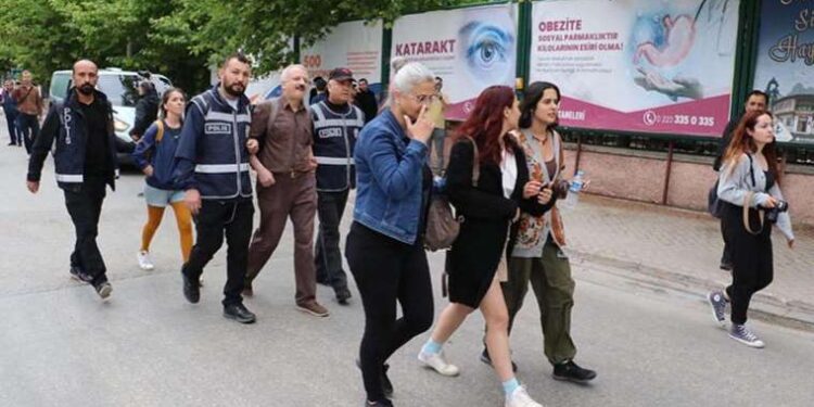 Dökülen dişlerin yeniden çıkmasını sağlayan bir tedavi geliyor