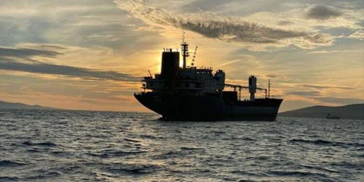 İtalya’ya 5,3 ton kokain taşıyan geminin 8’i Türk 15 mürettebatı gözaltında