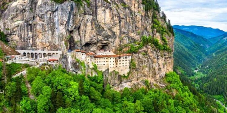 Kütahya’da orman yangını: Köylerin tahliyesi için anons yapıldı