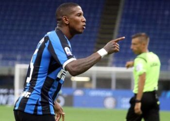 Everton, 38 yaşındaki Ashley Young’ı transfer etti