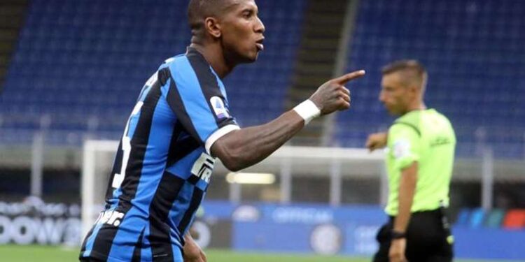 Everton, 38 yaşındaki Ashley Young’ı transfer etti