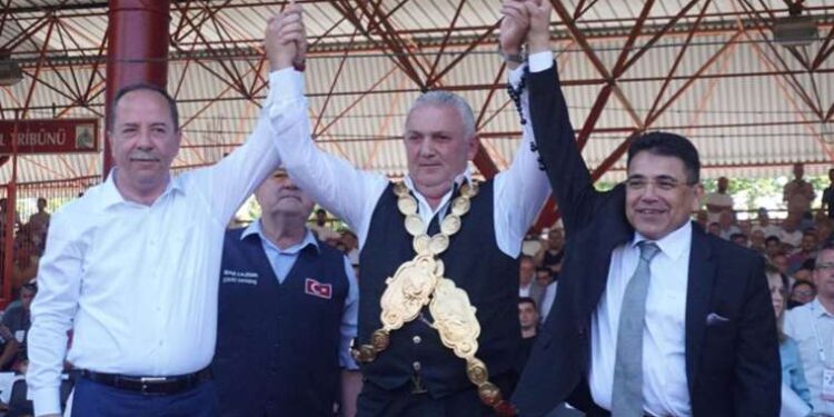 Kırkpınar'da 22 milyon 222 bin lira veren Seyfettin Selim 15'inci kez ağalığı aldı