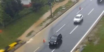 Şiddetli yağışlar çok sayıda kenti vurdu! Yollar göle döndü, araçlar sular altında kaldı