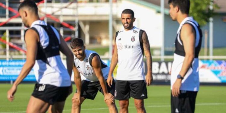 Beşiktaşlı futbolcu Umut Meraş trafik kazası geçirdi