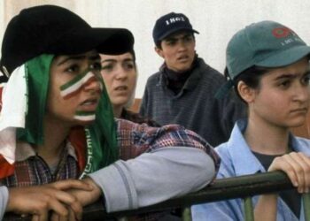 Sağanak yağış hasara yol açtı, geçici köprü 5. kez yıkıldı