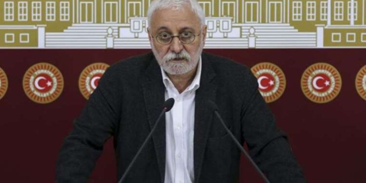 Grup Başkanvekili açıkladı: YSP'nin ismi, eş başkanları ve tüzüğü değişecek