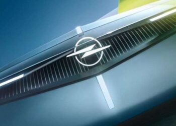 Opel Experimental'e aydınlatmalı yeni