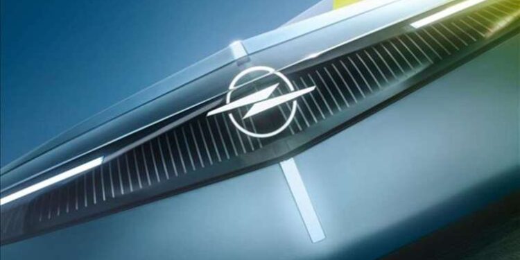 Opel Experimental'e aydınlatmalı yeni