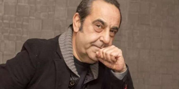 Mersin’de fırtına minareyi devirdi: 2 yaralı