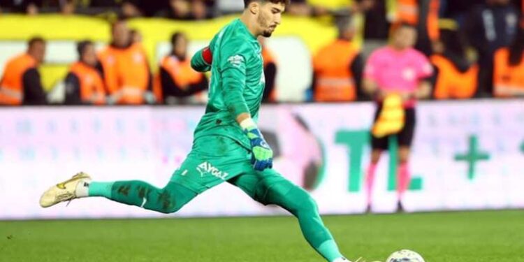 Altay Bayındır geleceği hakkında kararını verdi