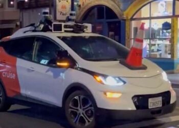 Balık tutuyordu: Çaya düşen genci arama çalışmaları başlatıldı