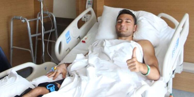 Magandanın darbettiği Beşiktaşlı futbolcu Emrecan Uzunhan ameliyat edildi