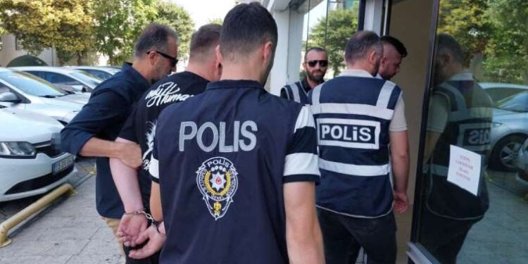 2 kişiyi yaralamışlardı... Düğün konvoyuna ateş açan kardeşler tutuklandı!